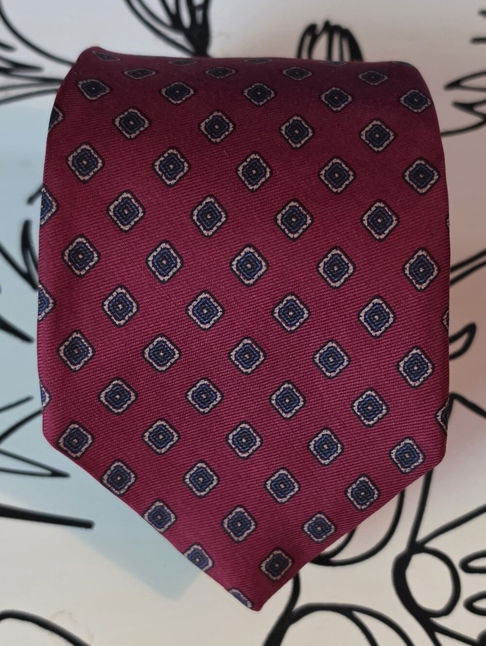 IZOD Mens Tie Red Geometric Medallion Print 100% Silk Necktie Vintage